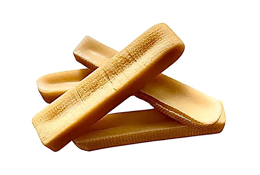 What to Look For in Wholesome Dog Treats (The Canadian Way!)
